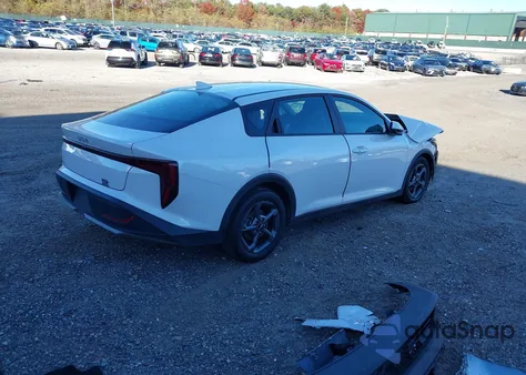 2025 Kia K4 Lxs z USA, uszkodzony, nr VIN 3KPFT4DE0SE066296